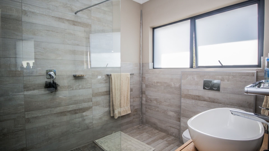 5 Bedroom Property for Sale in The Coves North West